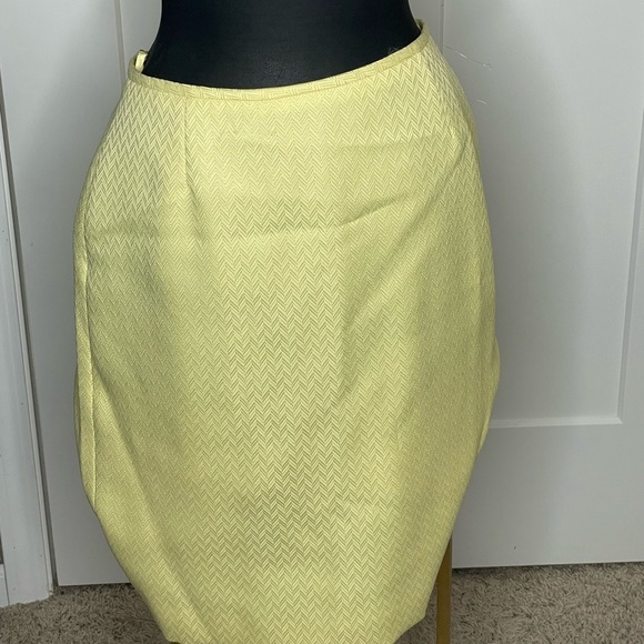 Tahari Light Yellow Skirt Suit | Size 8 - Picture 3 of 3